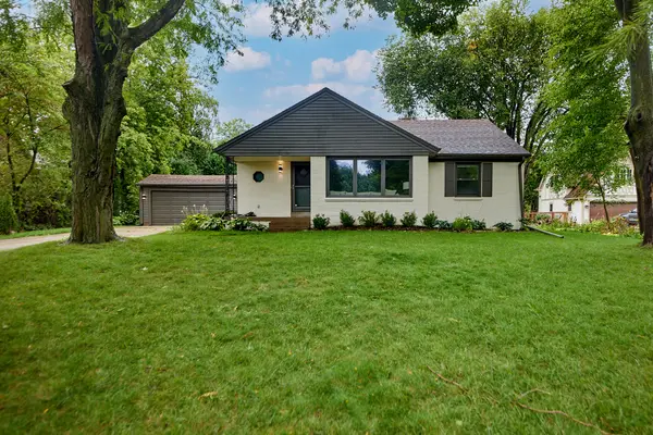 825 Circle Dr, Elm Grove, WI 53122