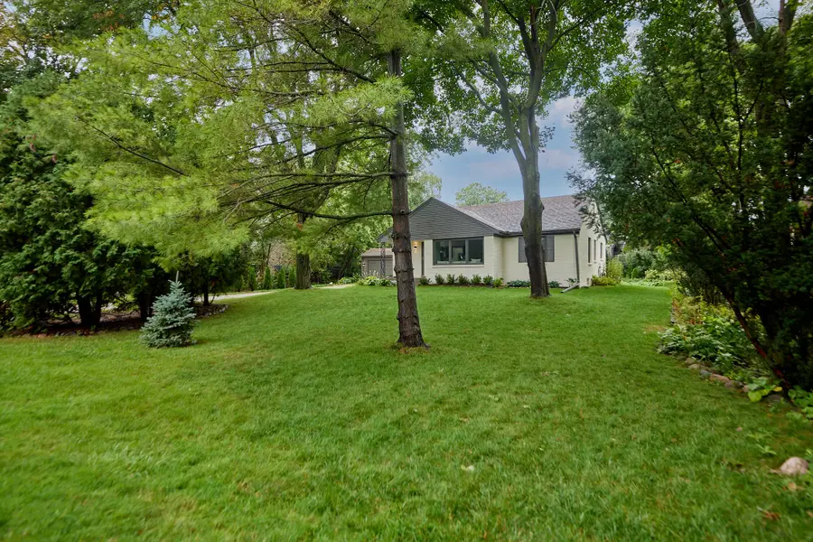 825 Circle Dr, Elm Grove, WI 53122 - #3
