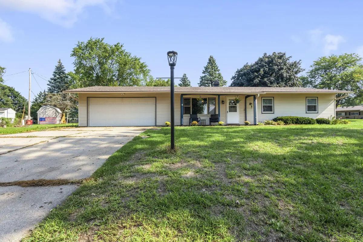 891 E Daffodil Ln, Beloit, WI 53511 - #1