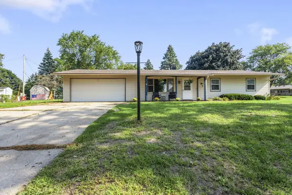 891 E Daffodil Ln, Beloit, WI 53511