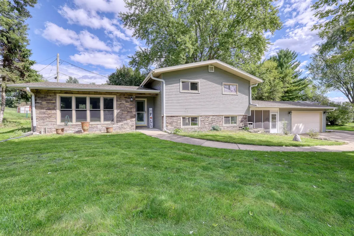 W262S3300 Ridge Rd, Waukesha, WI 53189 - #1