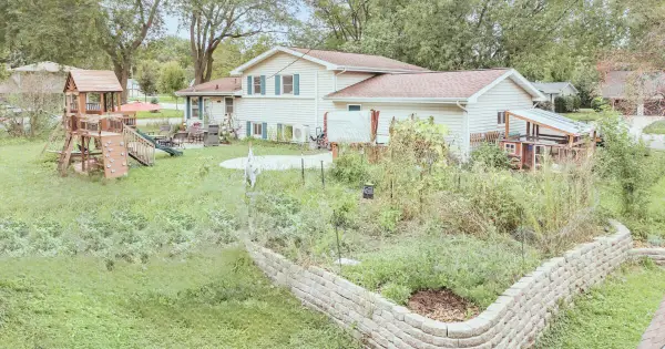 717 Roby Rd, Stoughton, WI 53589