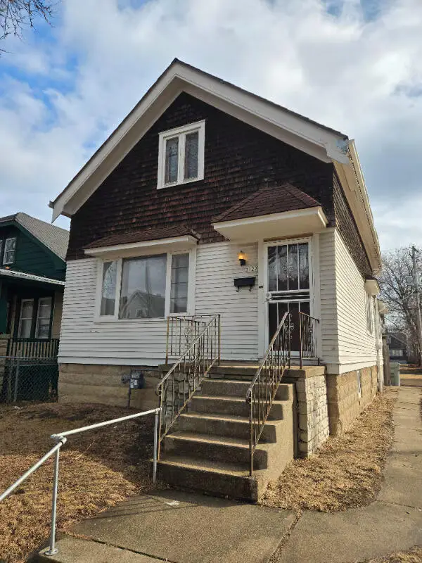 3122 N 42nd St, Milwaukee, WI 53216