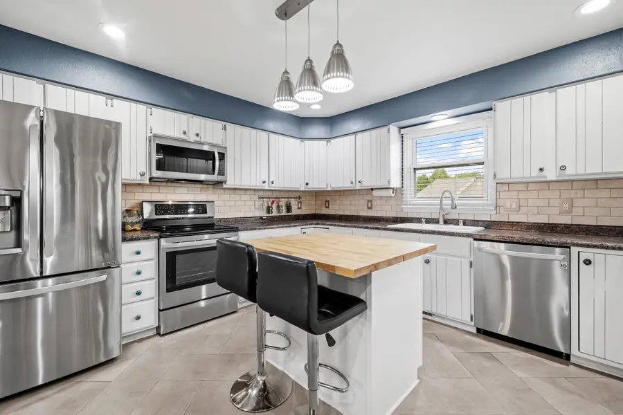 3511 Willow Cir, Sheboygan, WI 53083 - #3
