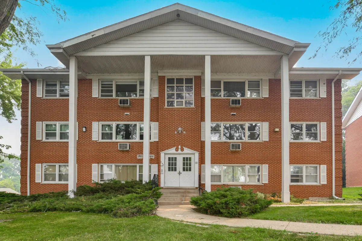 245 Country Club Dr, Lake Geneva, WI 53147 - #1