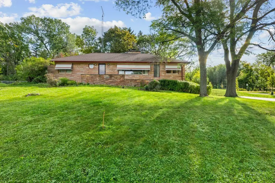 2300 Kevenauer Dr, Brookfield, WI 53005 - #2