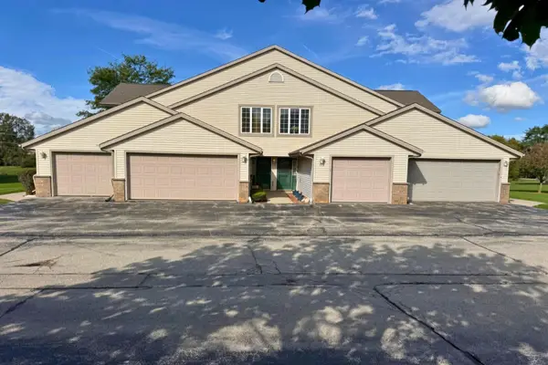 859 E Loos St, Hartford, WI 53027
