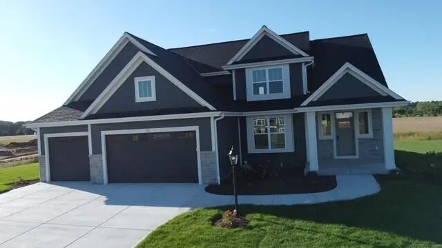 509 Talbots Woods Dr, Dousman, WI 53118 - #1