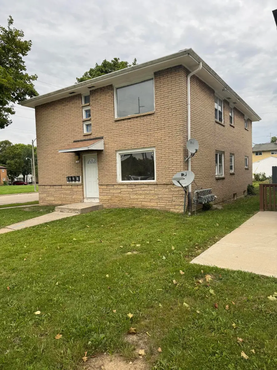 1984 W Congress St, Milwaukee, WI 53209 - #2