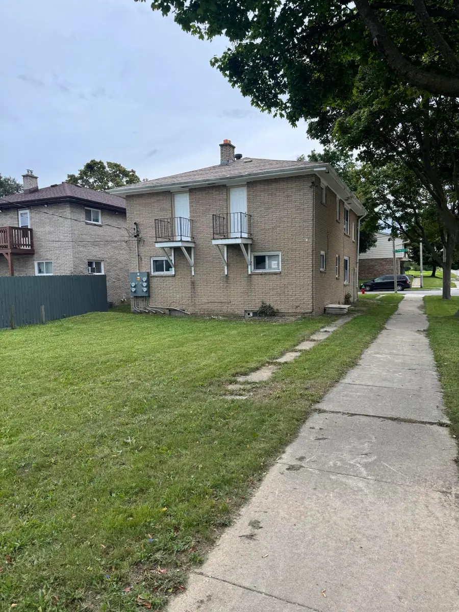 1984 W Congress St, Milwaukee, WI 53209 - #3