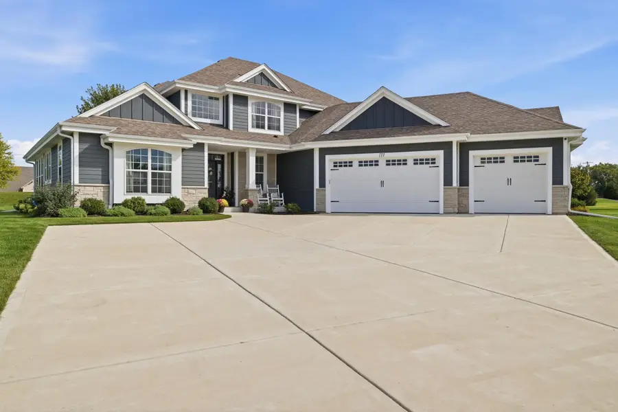 111 Sycamore Ct, Hartland, WI 53029 - #2
