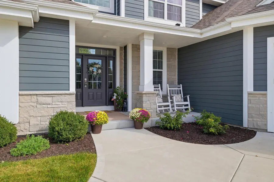 111 Sycamore Ct, Hartland, WI 53029 - #3