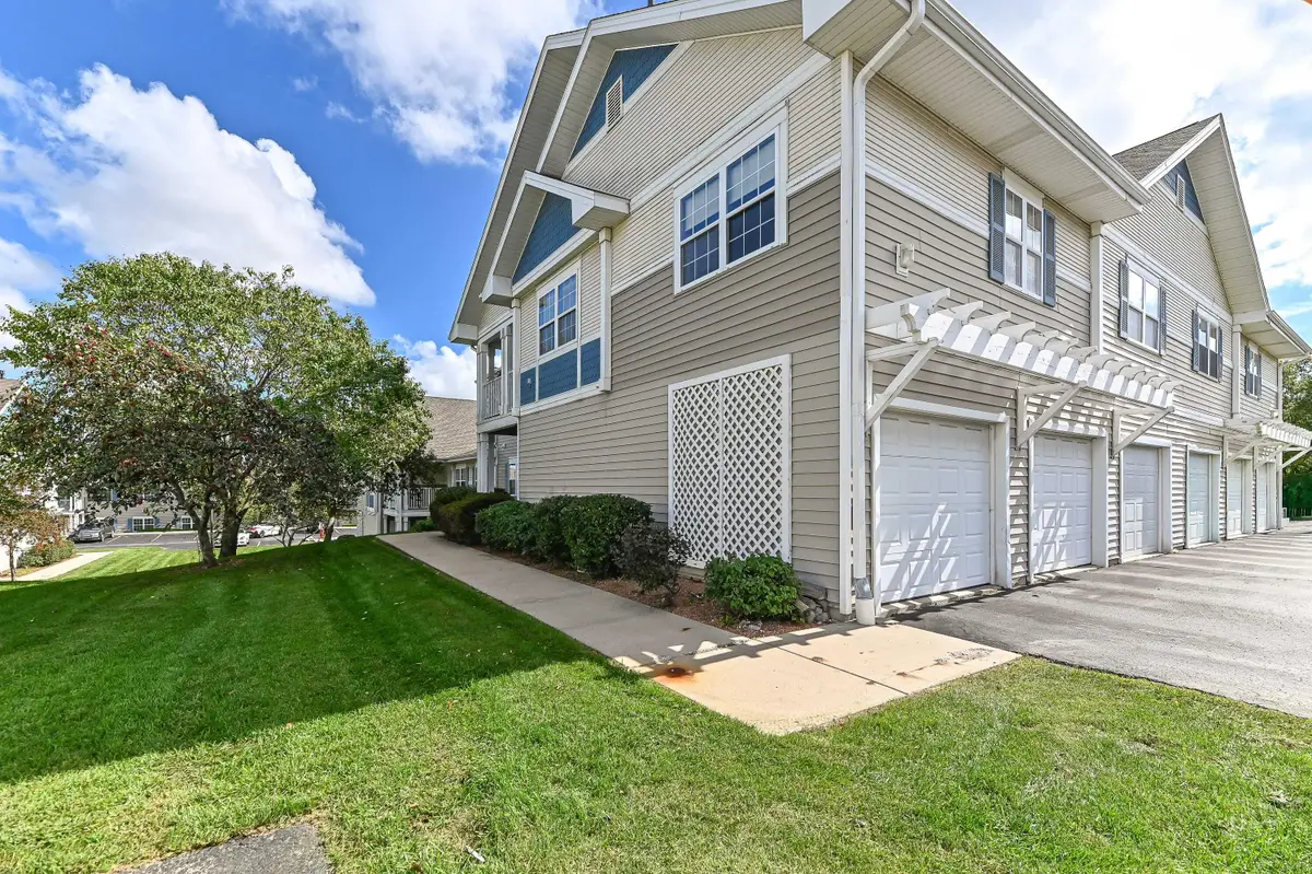 7984 N 107th St, Milwaukee, WI 53224 - #1
