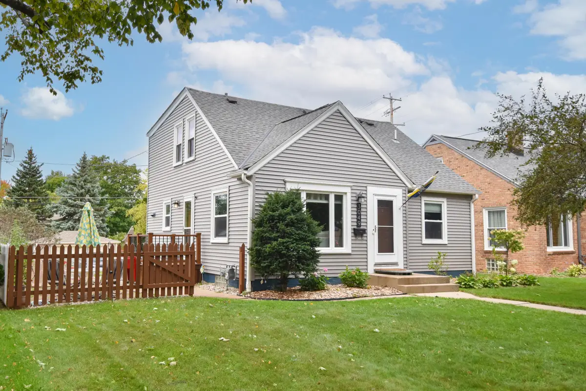 3049 N 90th St, Milwaukee, WI 53222 - #1