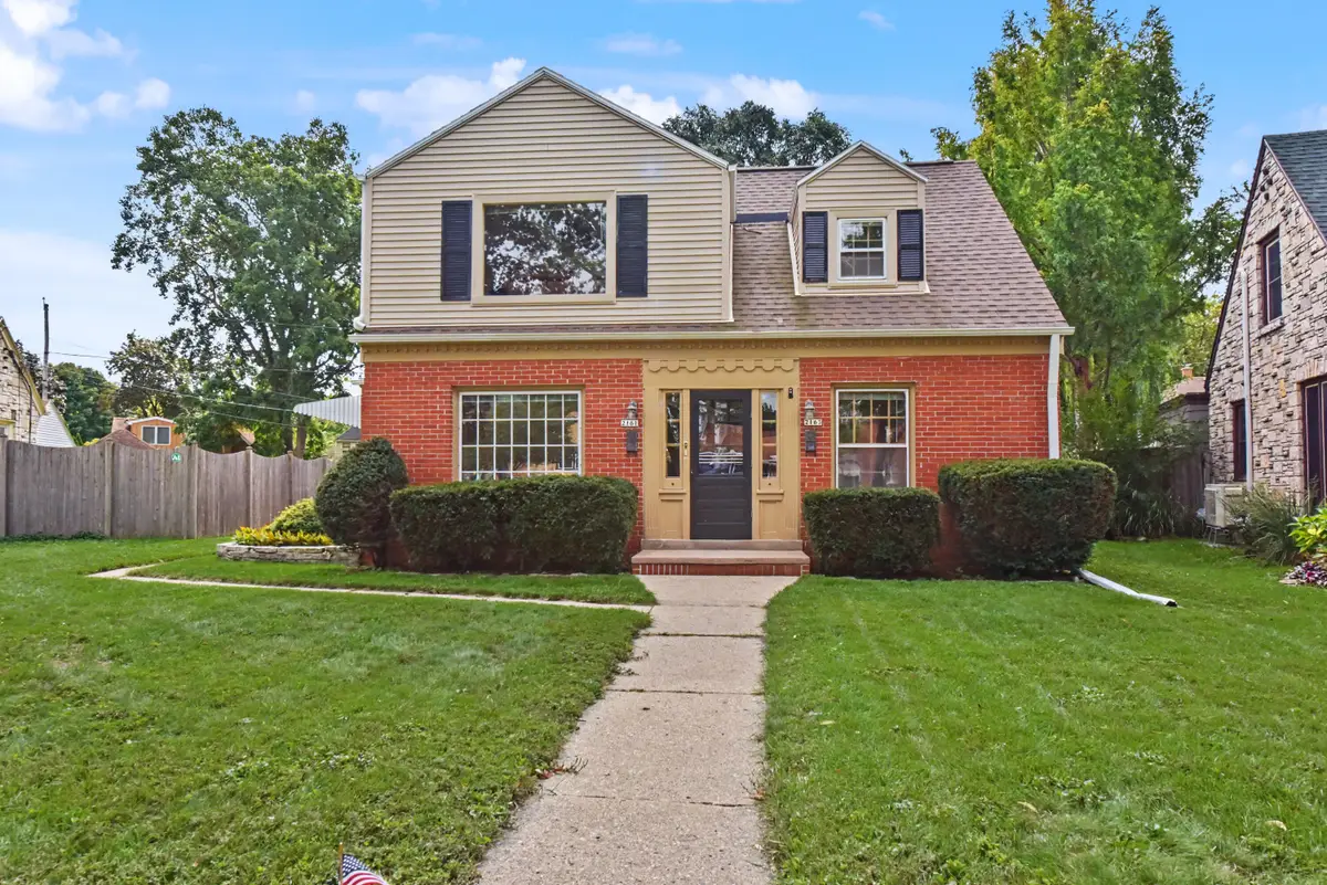 2161 W Raleigh Ave, Glendale, WI 53209 - #1