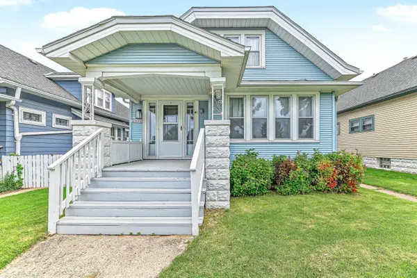 3332 S 9th Pl, Milwaukee, WI 53215