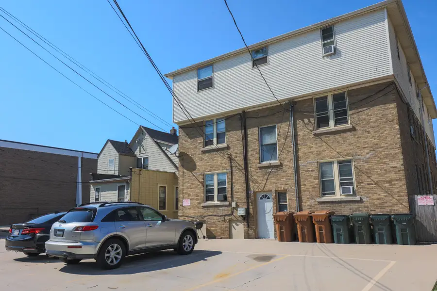 915 Minnesota Ave, South Milwaukee, WI 53172 - #3