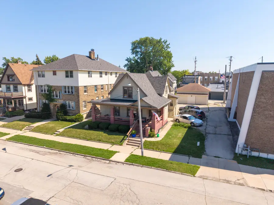 919 Minnesota Ave, South Milwaukee, WI 53172 - #2