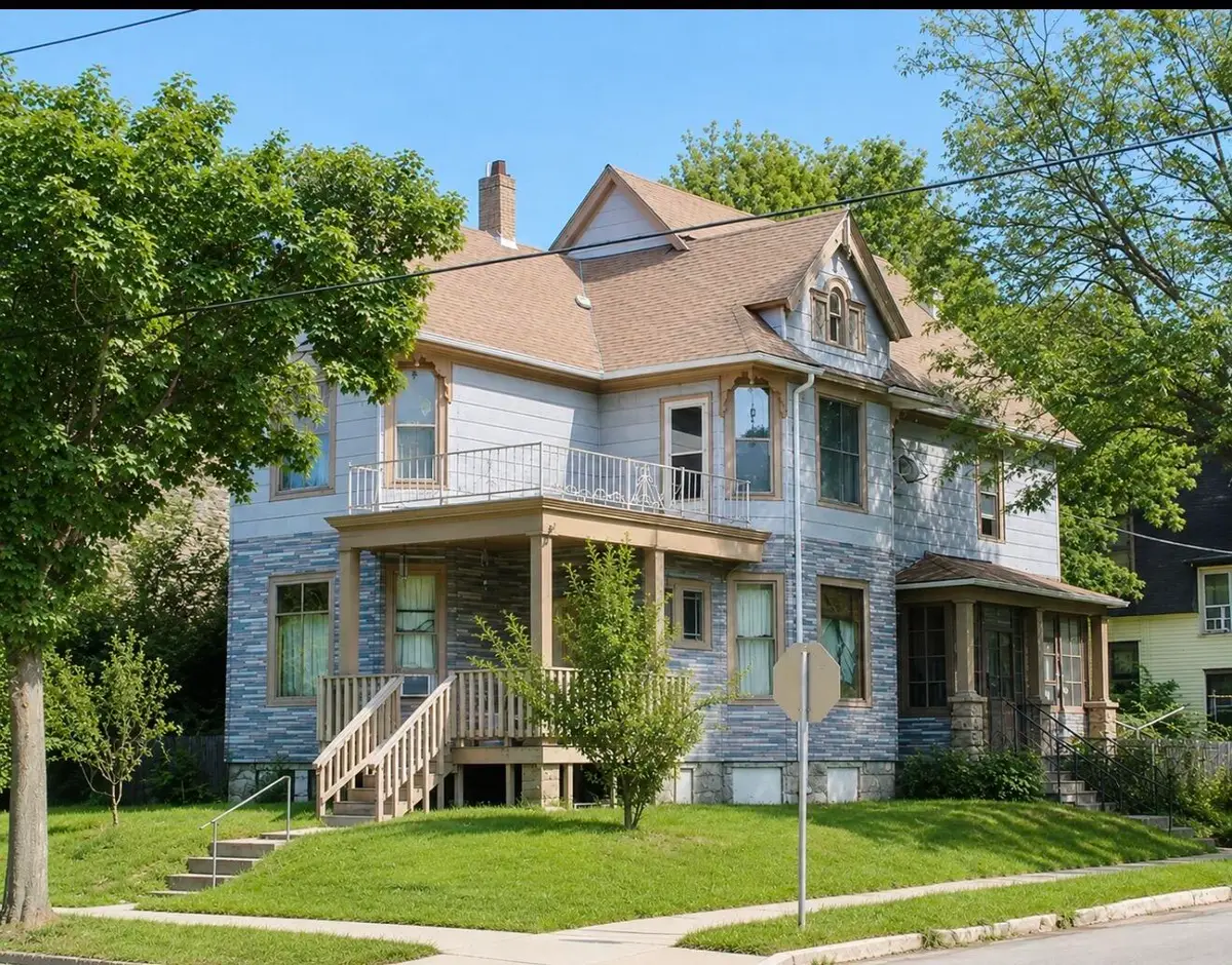 2137 W Pierce St, Milwaukee, WI 53204 - #1