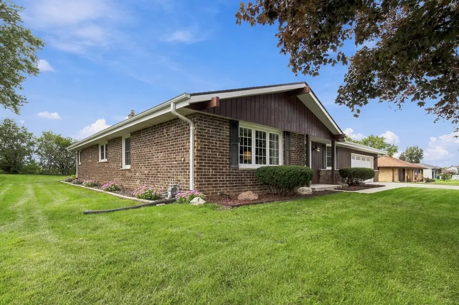 W174N9847 Wendy Ln, Germantown, WI 53022 - #2