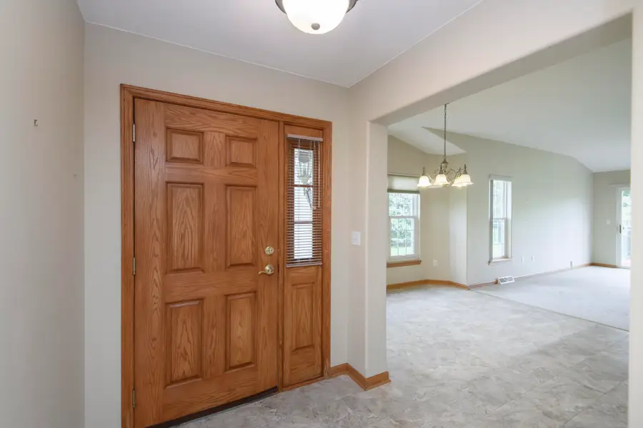 2836 Raintree Ln, Waukesha, WI 53189 - #3