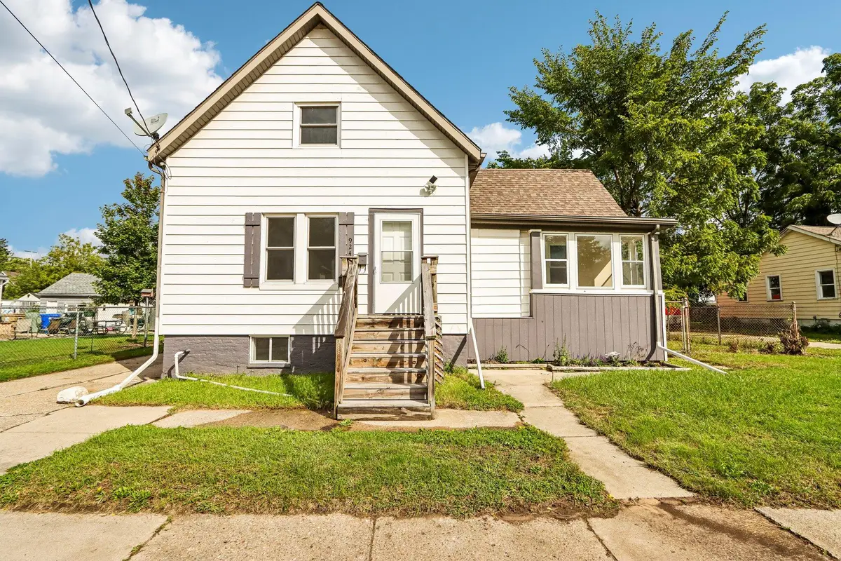 924 44th St, Kenosha, WI 53140 - #1
