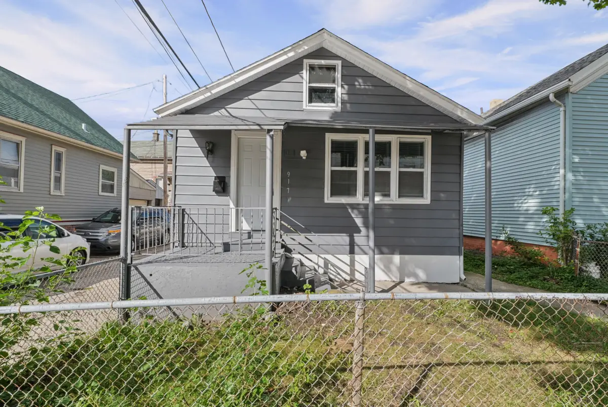 917 S 9th St, Milwaukee, WI 53204 - #1