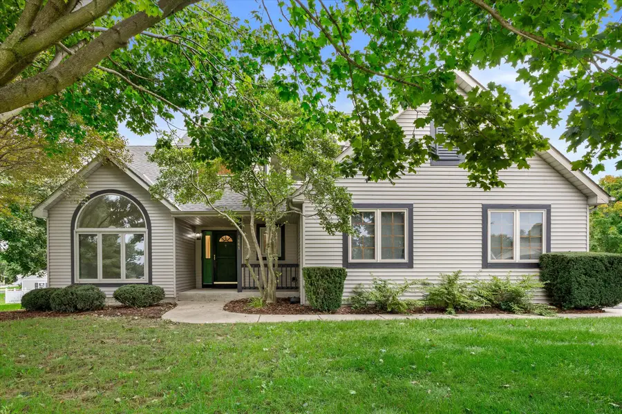 1661 Wood Ridge Ln, Lyons, WI 53105 - #2