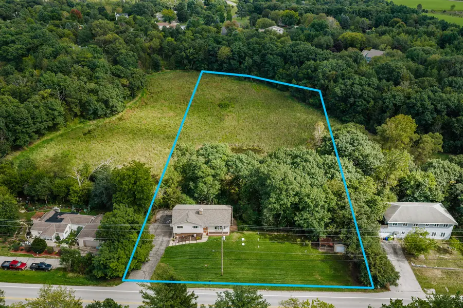 228 N Sawyer Rd, Summit, WI 53066 - #2