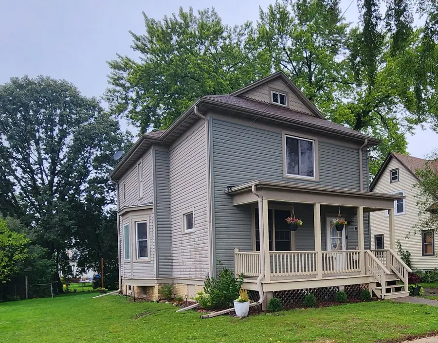 706 S 9th St, Watertown, WI 53094 - #3