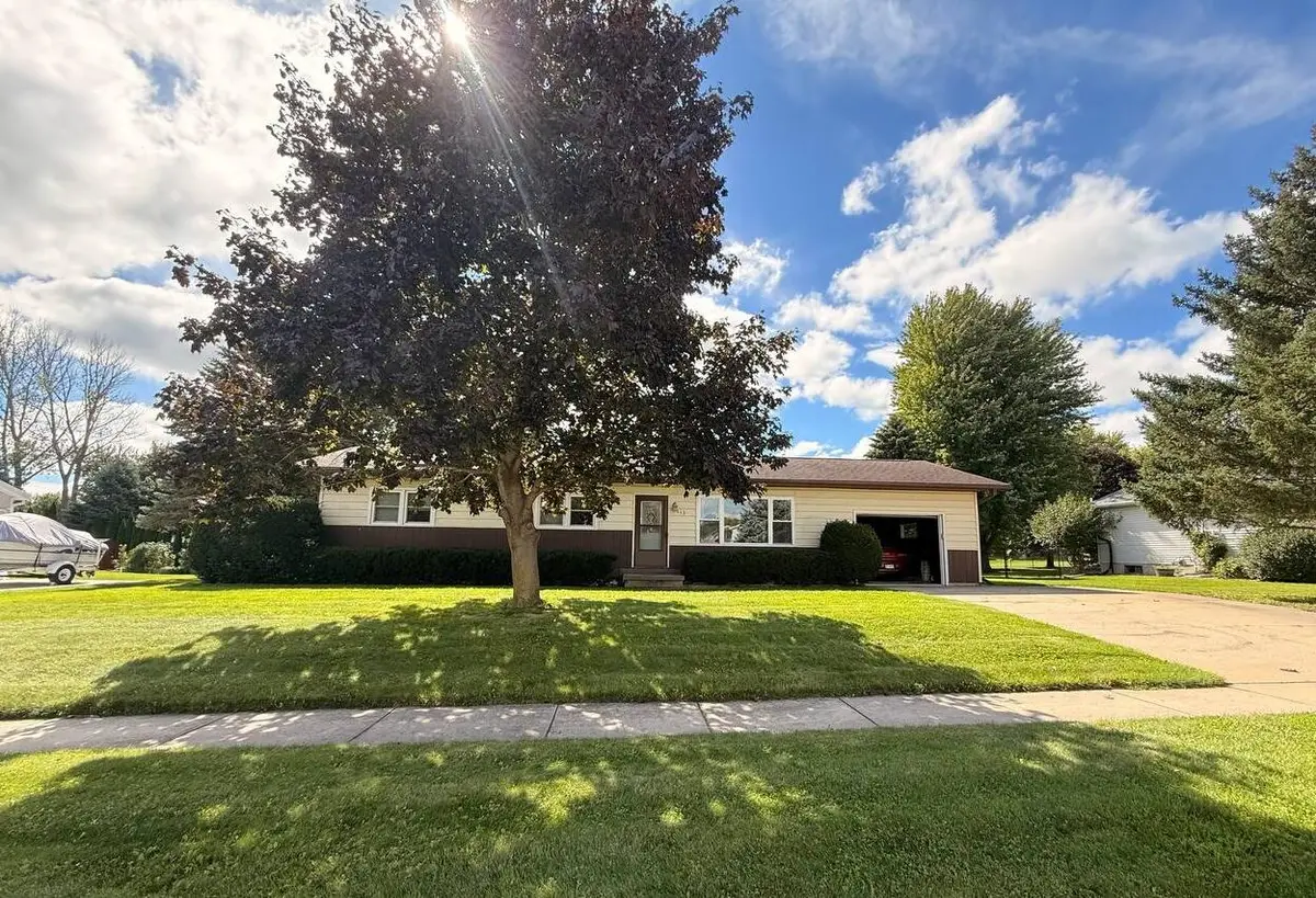 613 Buwalda Dr, Waupun, WI 53963 - #1