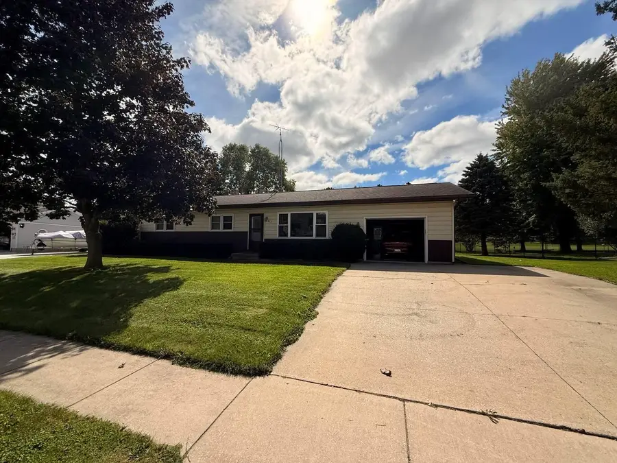 613 Buwalda Dr, Waupun, WI 53963 - #3