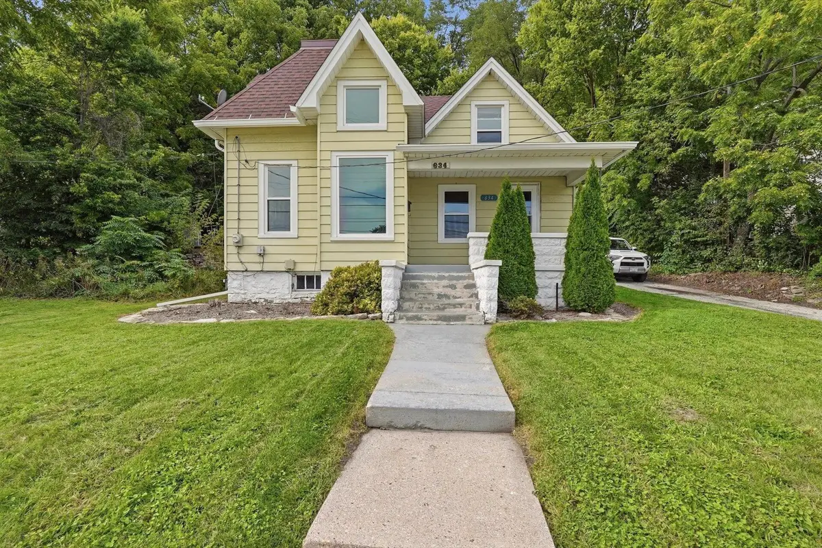 634 E North St, Waukesha, WI 53188 - #1