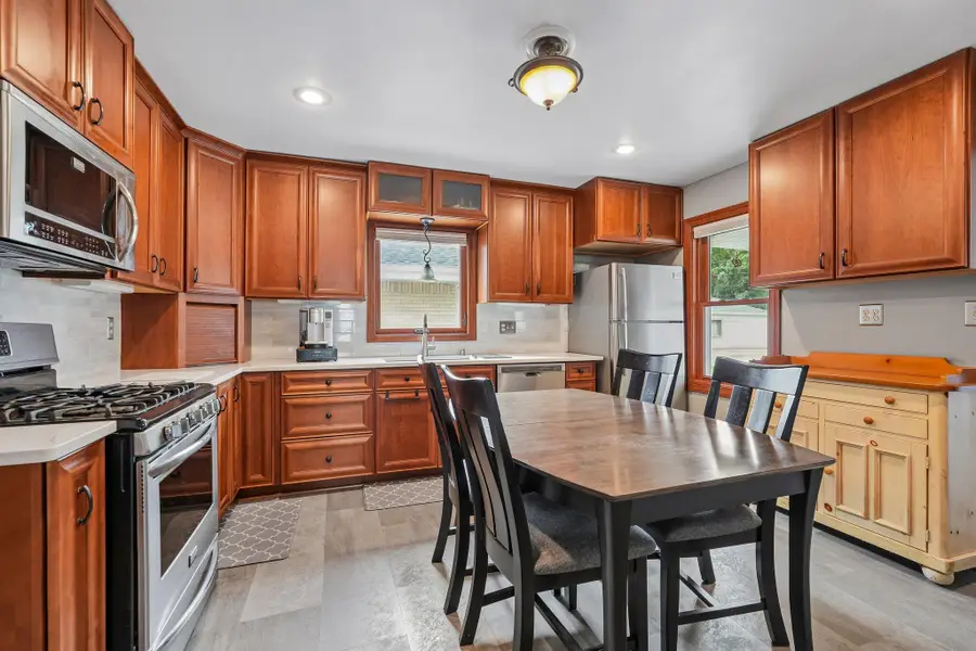 915 S 91st St, West Allis, WI 53214 - #2
