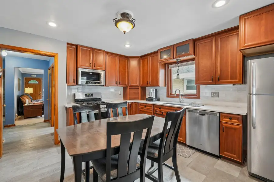 915 S 91st St, West Allis, WI 53214 - #3
