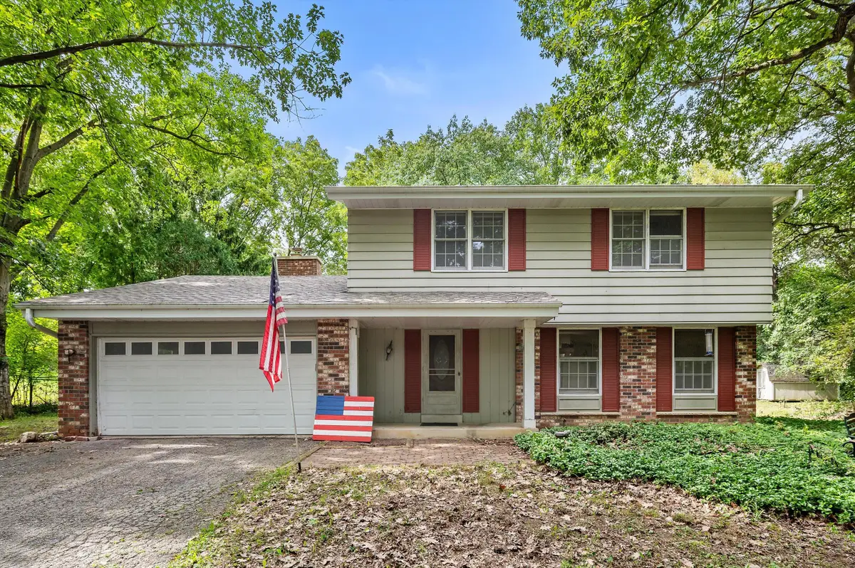 N10W27463 Rolling Ridge Ct, Pewaukee, WI 53188 - #1