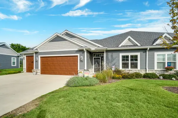135 Phantom Lake Ct, Mukwonago, WI 53149