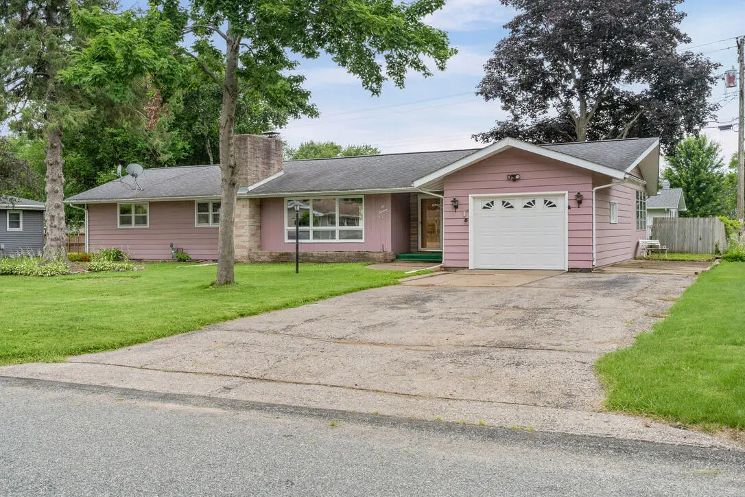 614 Gilster St, Onalaska, WI 54650 - #1