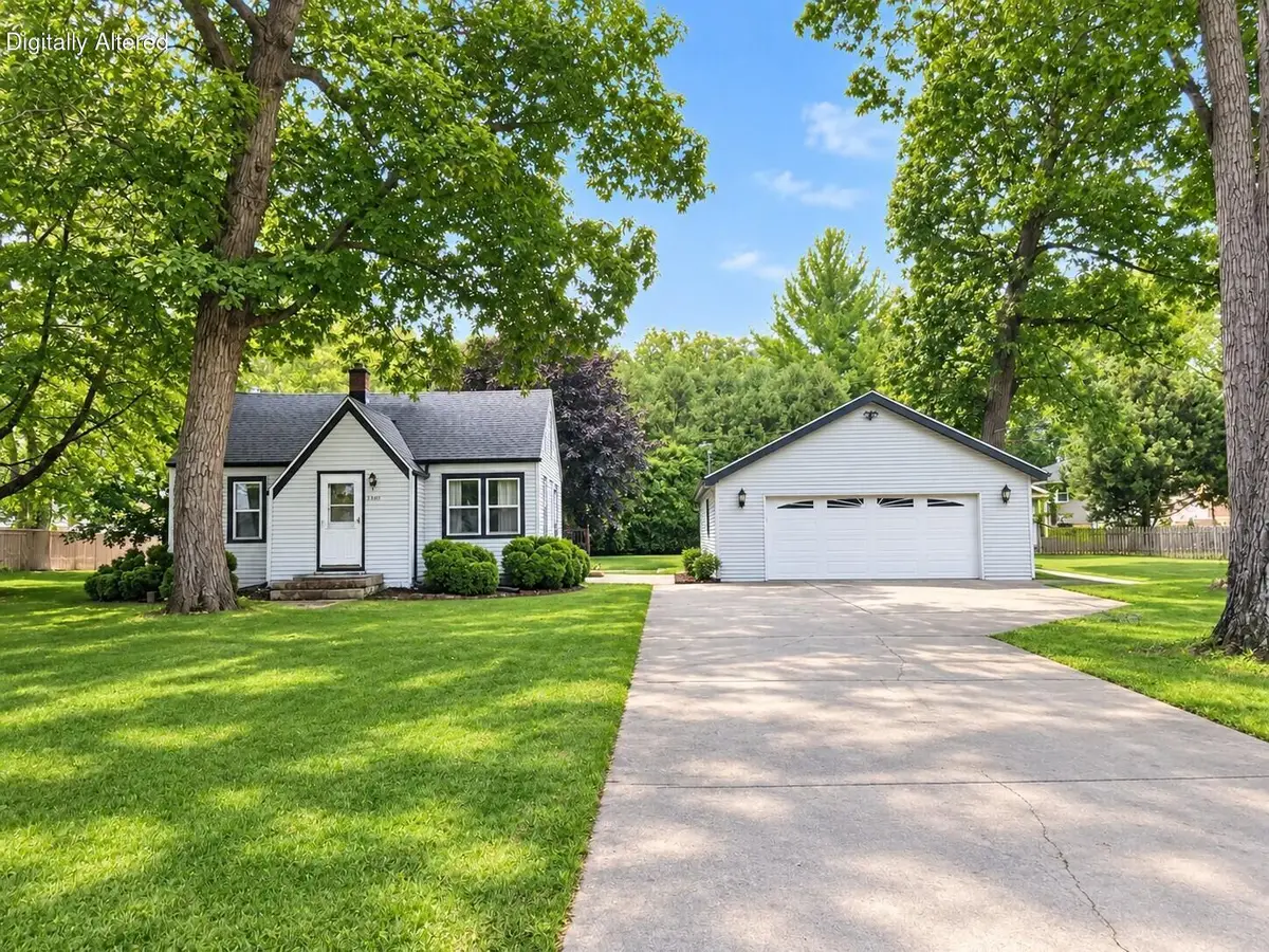 2735 Fox Grove Dr, Rochester, WI 53185 - #1