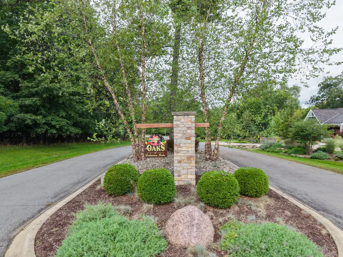 6354 Oak Valley Cir, Delavan, WI 53115 - #1