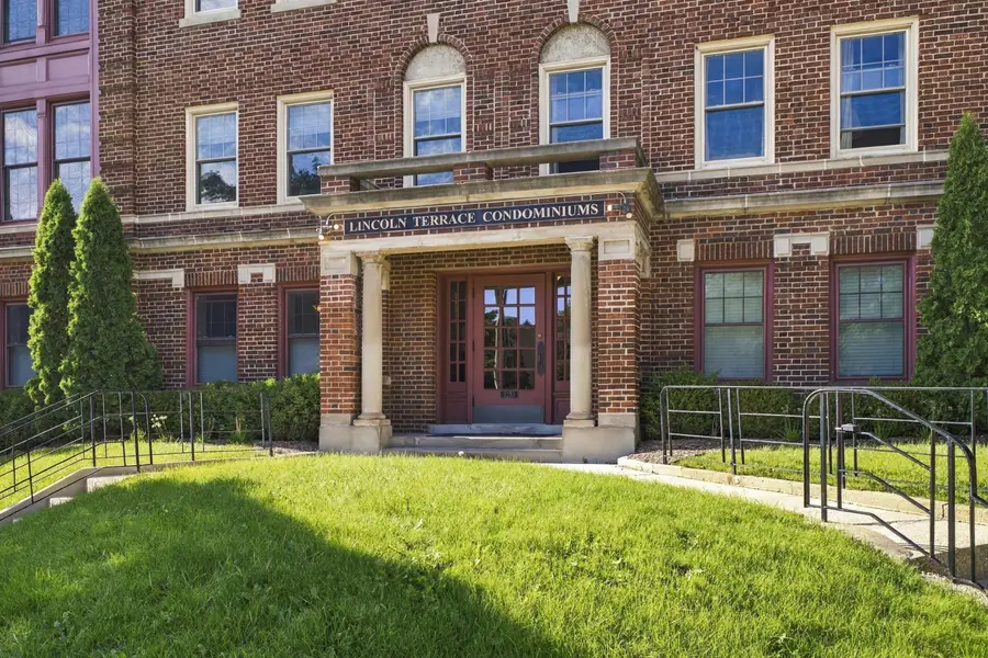 2230 E Bradford Ave, Milwaukee, WI 53211 - #2