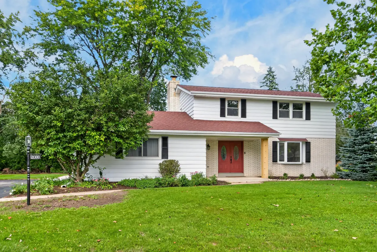 21300 Astolat Dr, Brookfield, WI 53045 - #1