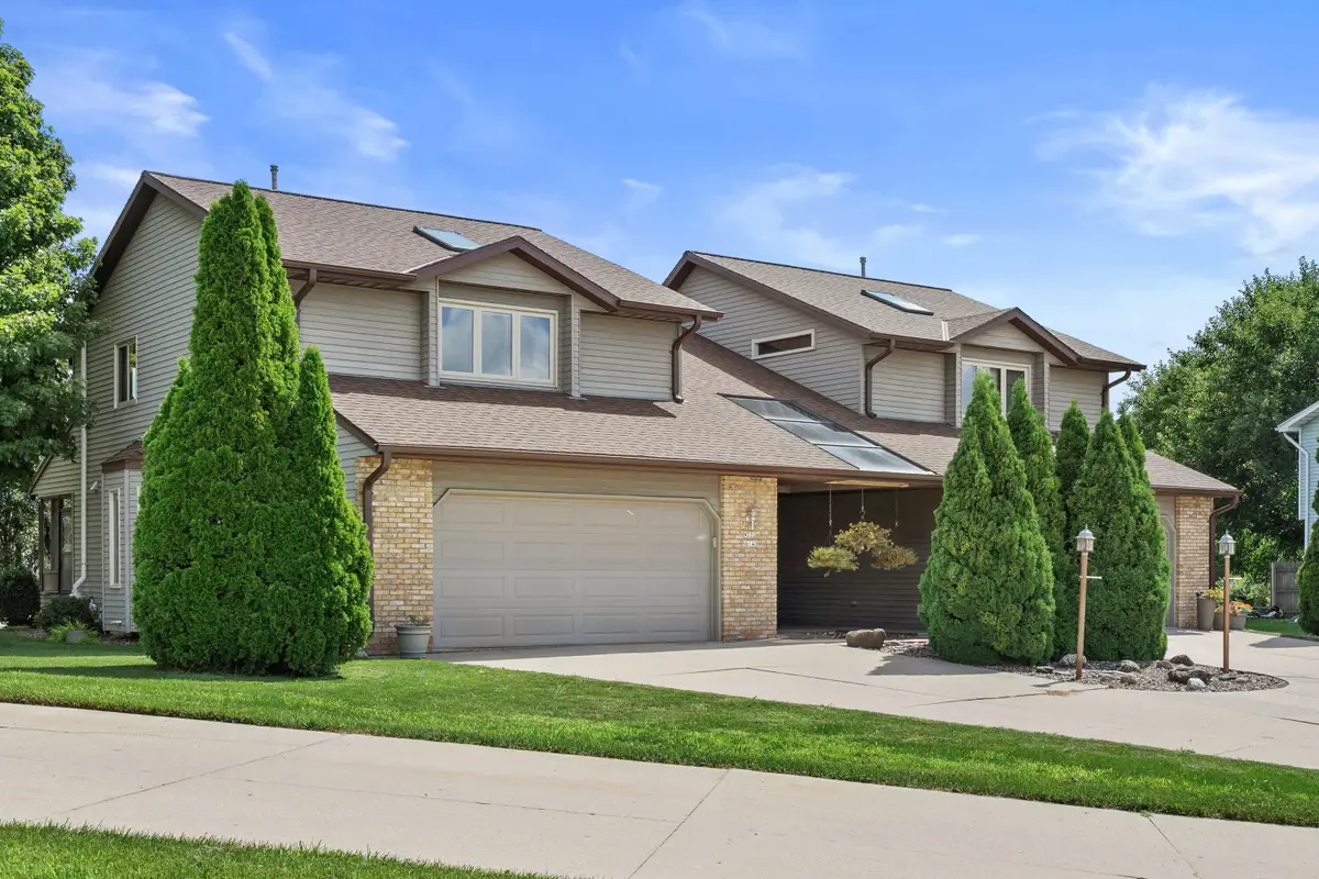 W232N6140 Teakwood Ct, Sussex, WI 53089 - #1