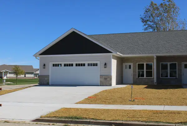 509 Emerald Pt, Kewaskum, WI 53040