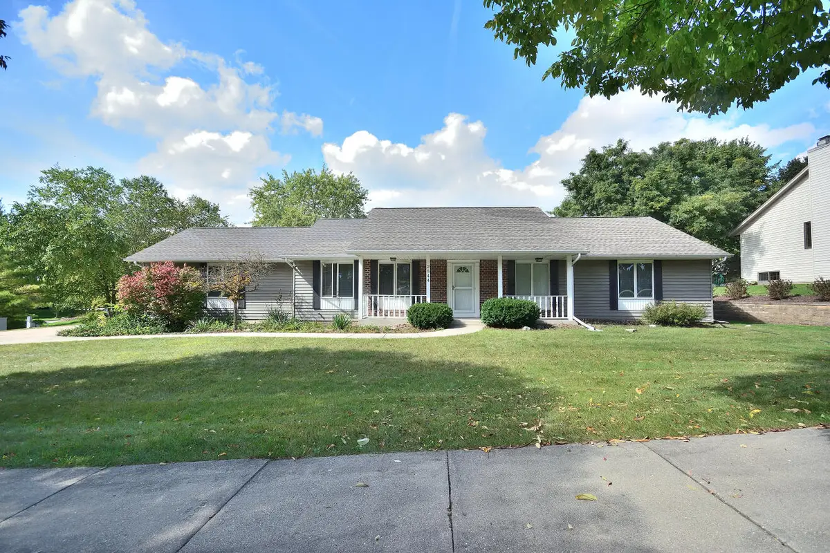 2844 Apache Pass, Waukesha, WI 53188 - #1