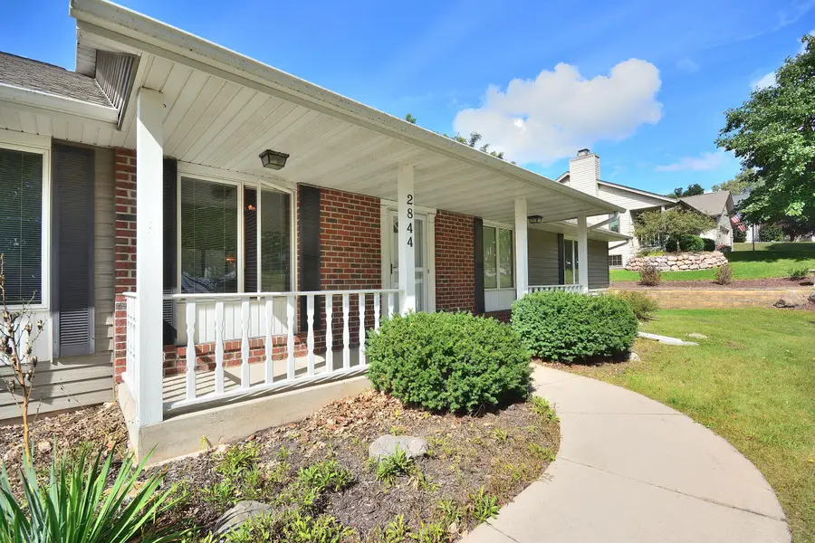 2844 Apache Pass, Waukesha, WI 53188 - #2