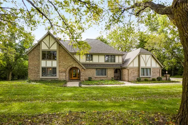 N26W30851 Golf Hills Dr, Delafield, WI 53072