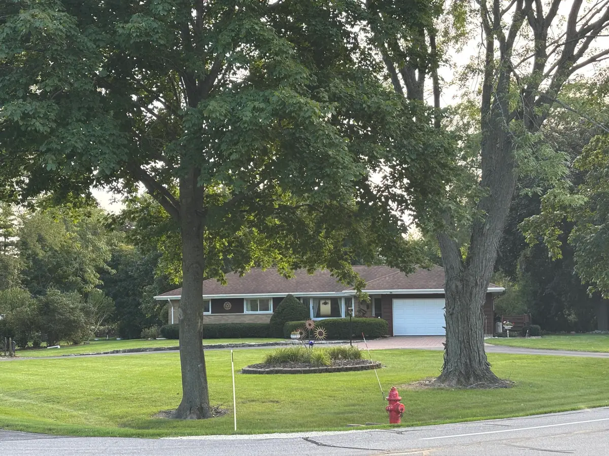 1701 W Donges Bay Rd, Mequon, WI 53092 - #1