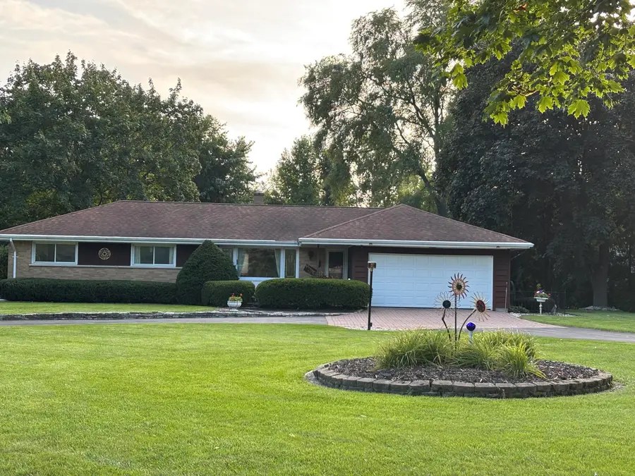 1701 W Donges Bay Rd, Mequon, WI 53092 - #2