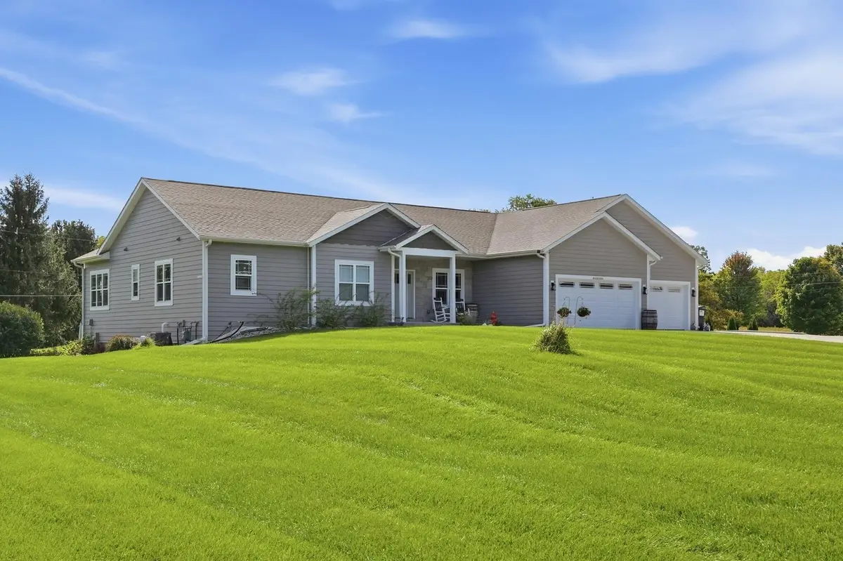 N120W20255 Dolores Ct, Germantown, WI 53022 - #1